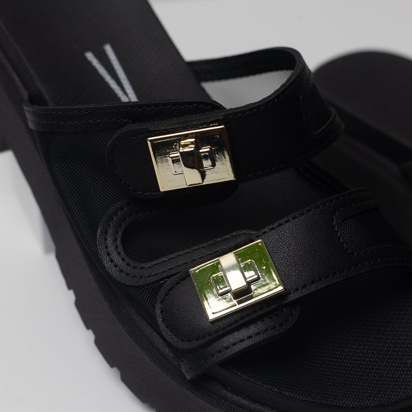 CORU SANDALS