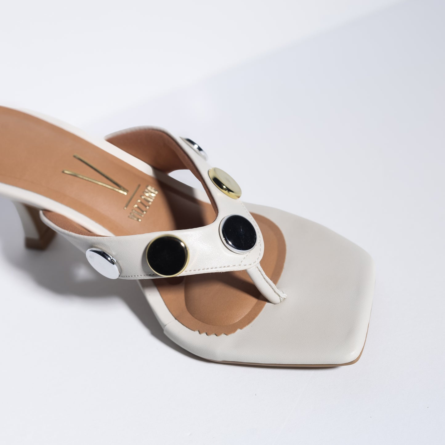 TALLIC THONG HEELS